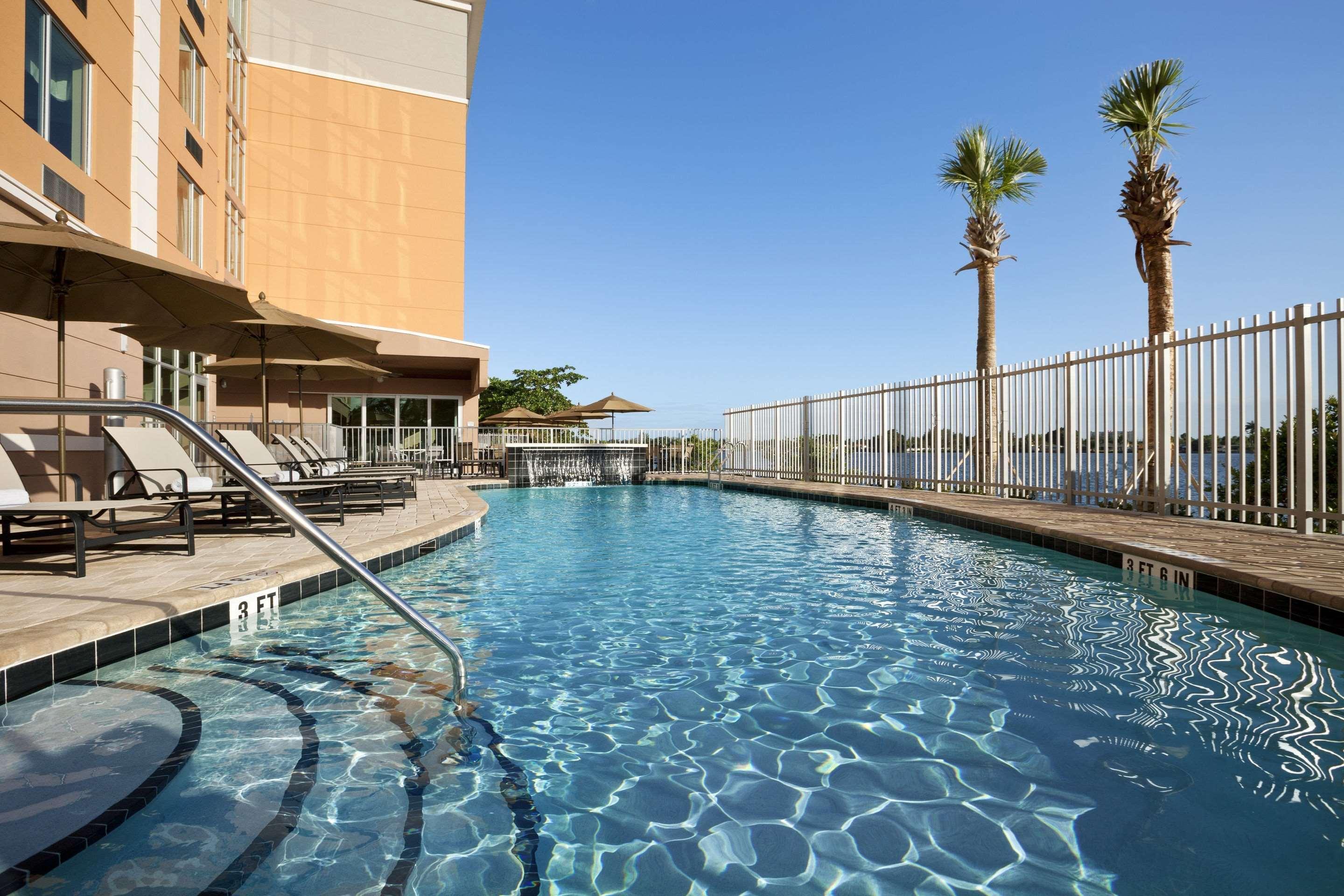 Holiday Inn Express Miami Airport-Blue Lagoon Area, An Ihg Hotel Exterior photo