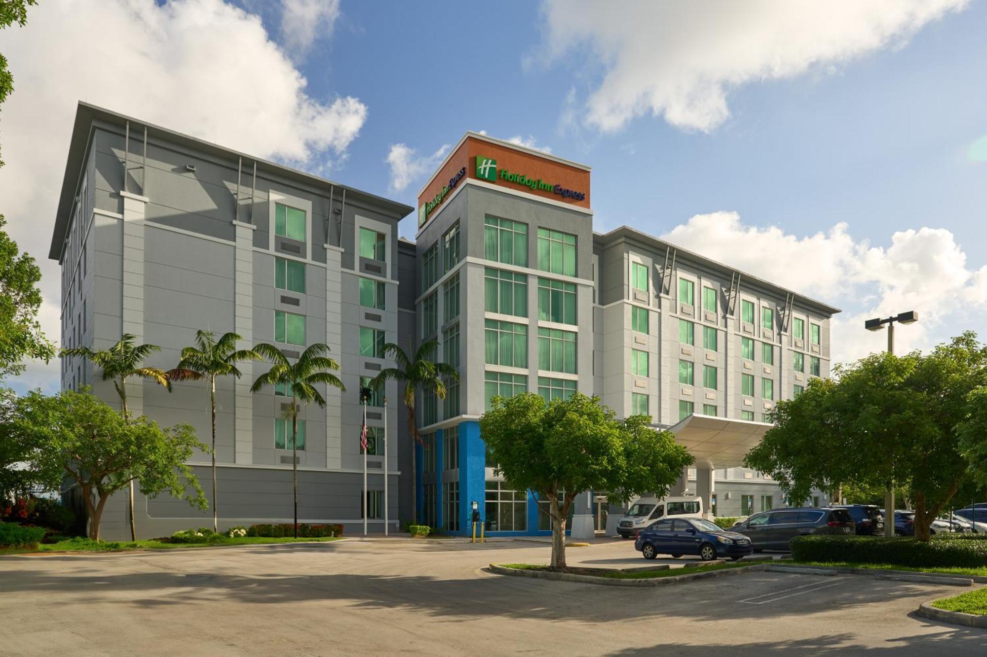 Holiday Inn Express Miami Airport-Blue Lagoon Area, An Ihg Hotel Exterior photo