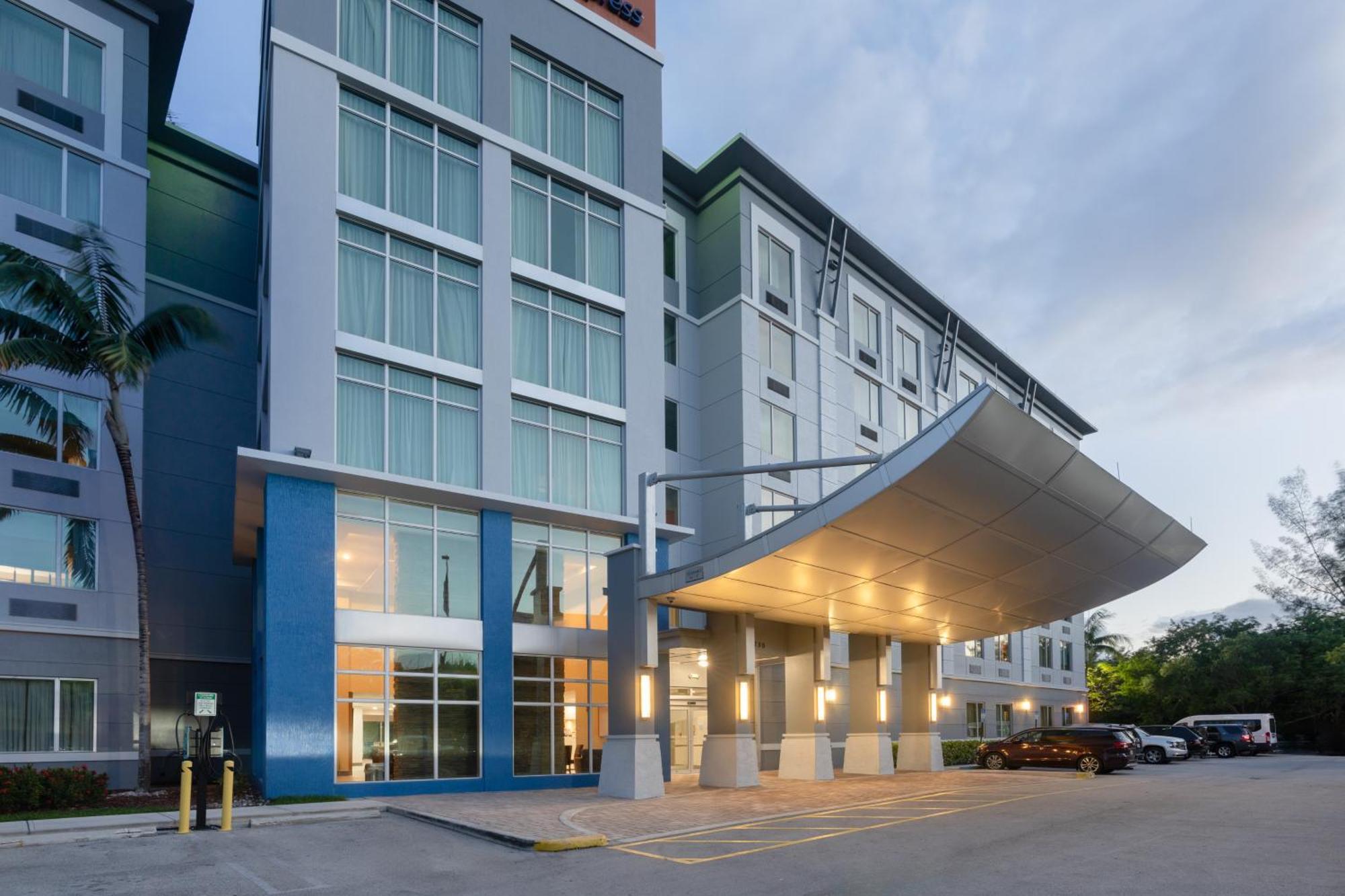 Holiday Inn Express Miami Airport-Blue Lagoon Area, An Ihg Hotel Exterior photo