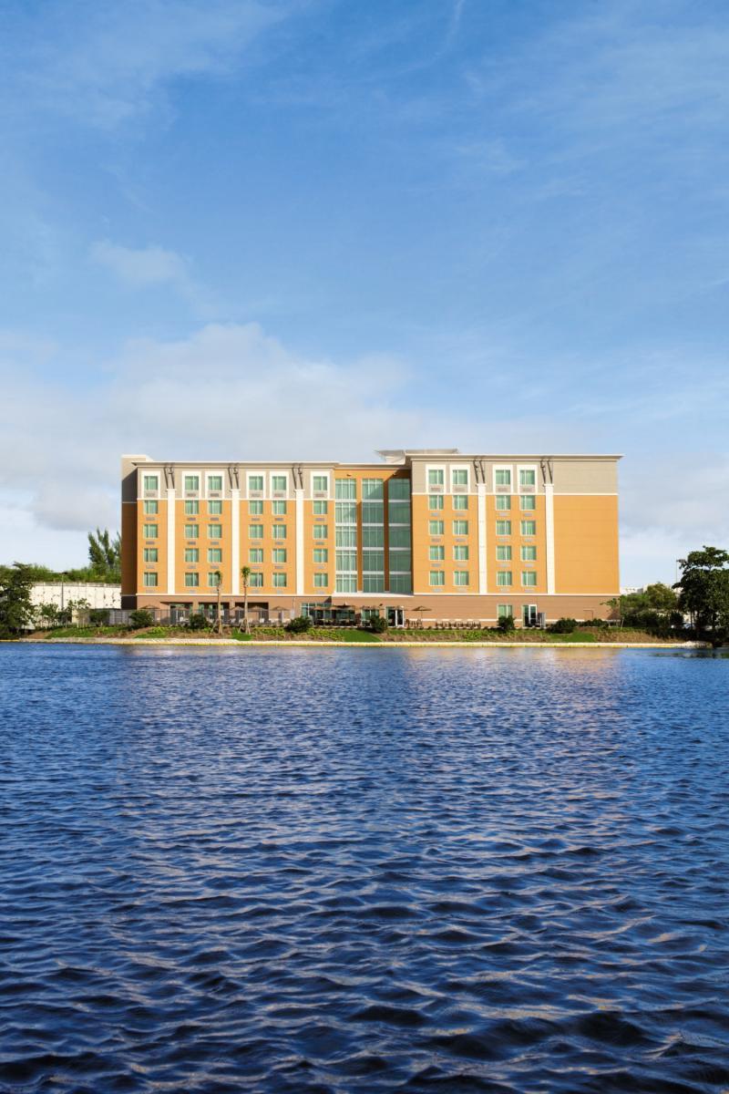 Holiday Inn Express Miami Airport-Blue Lagoon Area, An Ihg Hotel Exterior photo